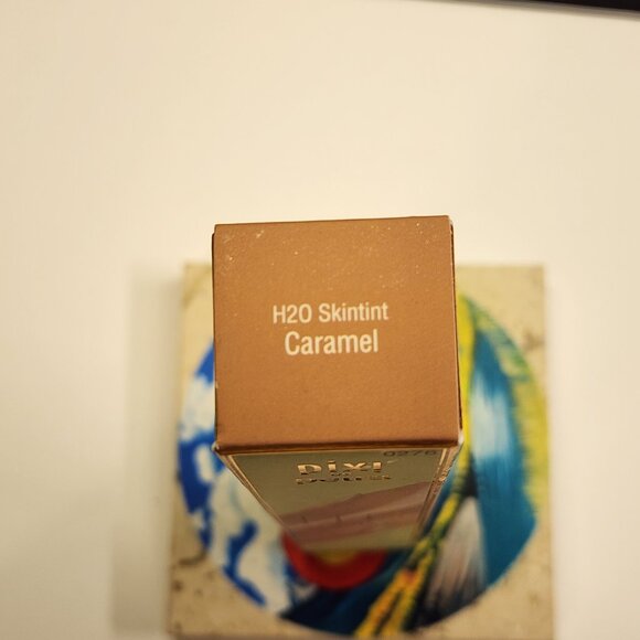 Pixi by Petra H2O Skintint Foundation - 0276 - Picture 12 of 13